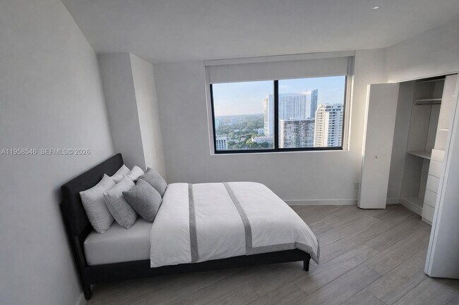 Foto del edificio - 501 NE 31st St
