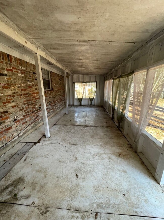 Foto del edificio - ** 4 bedrooms, 2 bath Located off Atlanta Hwy ** Call 334-366-9198 to schedule a self tour