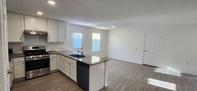 Building Photo - Thea Meadows-4-bedroom, 2 baths