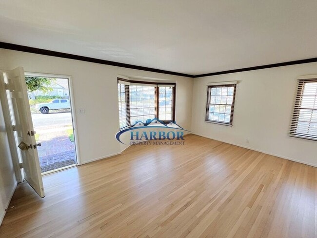 Building Photo - 2632 S Averill Ave