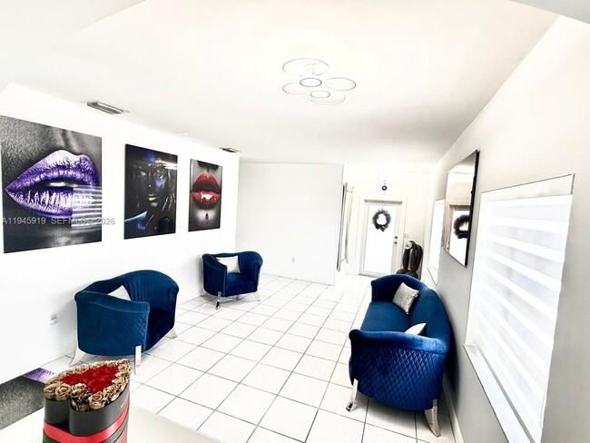 Foto del edificio - 690 E 6th Pl