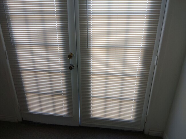 Foto del edificio - Mathis 8032-36 McKinley