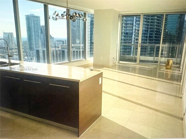 Foto del edificio - 475 Brickell Ave