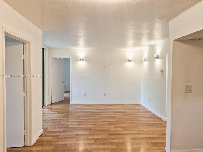 Foto del edificio - 11800 SW 18th St