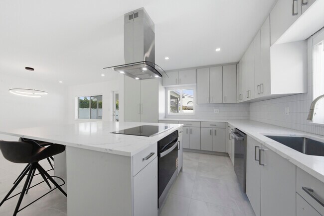 Photo - 2001 NE 17th Way House