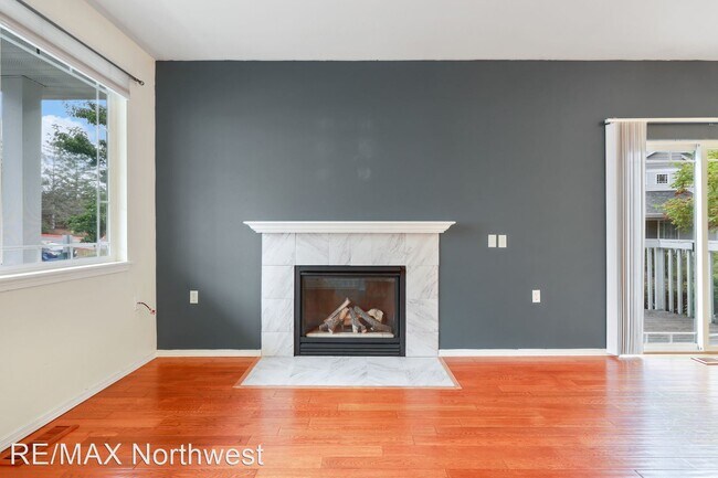 Foto del edificio - 3 br, 2 bath House - 6847 47th Lane SE #B