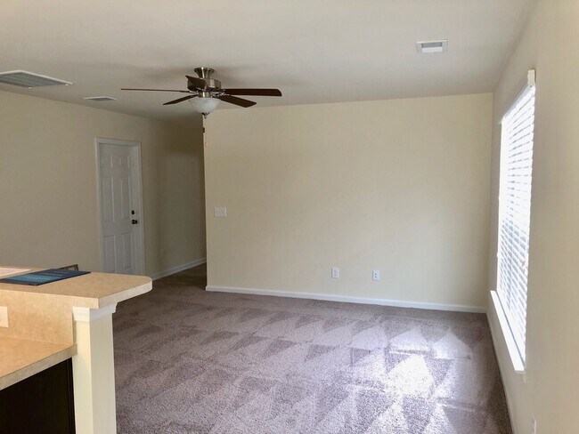 Foto del edificio - 3 Bedroom 2 Bath House in Lakes of Summerv...