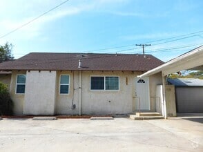 Building Photo - 341 W Garfield Ave