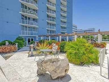 Building Photo - 1551 N Flagler Dr