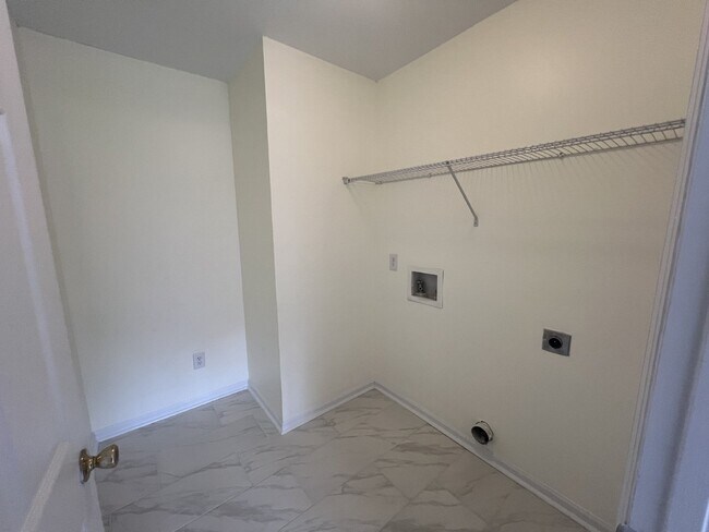 Foto del edificio - Home For Rent
