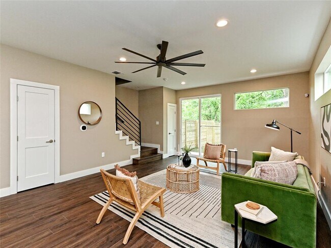 Building Photo - 1202 Cometa St