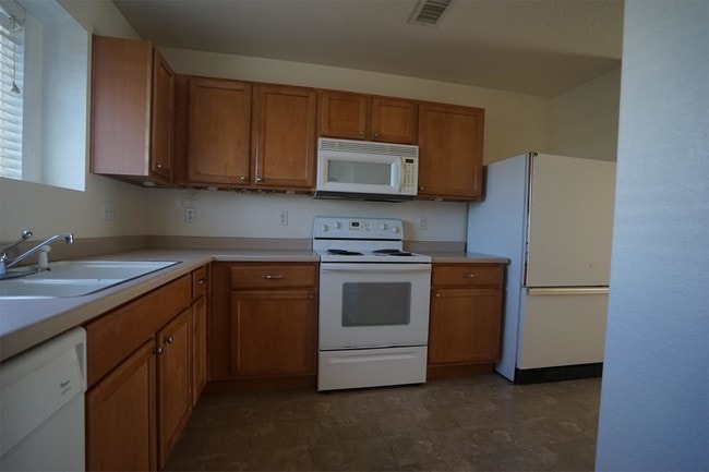 Photo - 18817 E 57th Pl Townhome