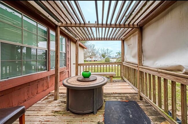 Building Photo - 1201 Pampas Ln