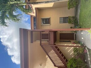 Building Photo - 2204-2204 Lakeview Dr E