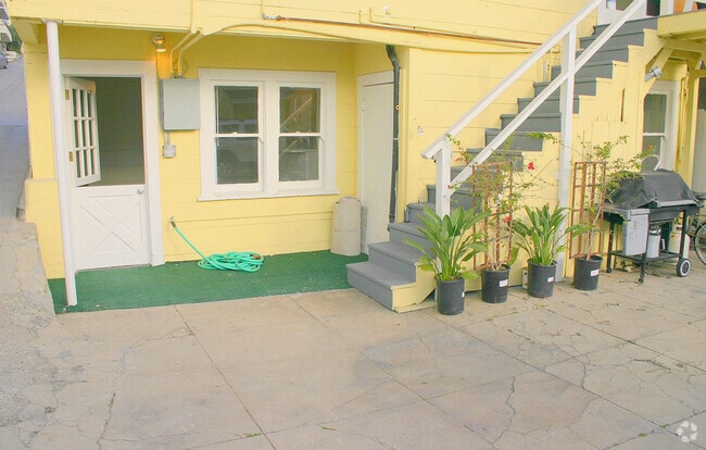 Building Photo - 4209 Ocean Dr