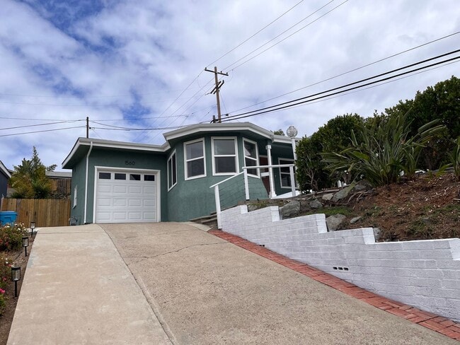Building Photo - Bay Park, 2 bd, 2 ba, Home w/ 1 car garage & driveway parking, AC, private back yard, large front...