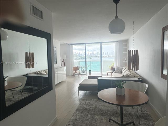 Foto principal - 1200 West Ave