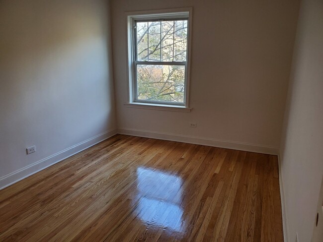 Photo - 2331 W Arthur Ave (Chicago, IL) Apartment