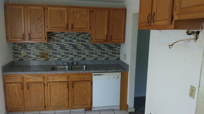 Foto del edificio - 2 BED, 2 BATH BEAUTIFUL UNIT CLEVELAND!