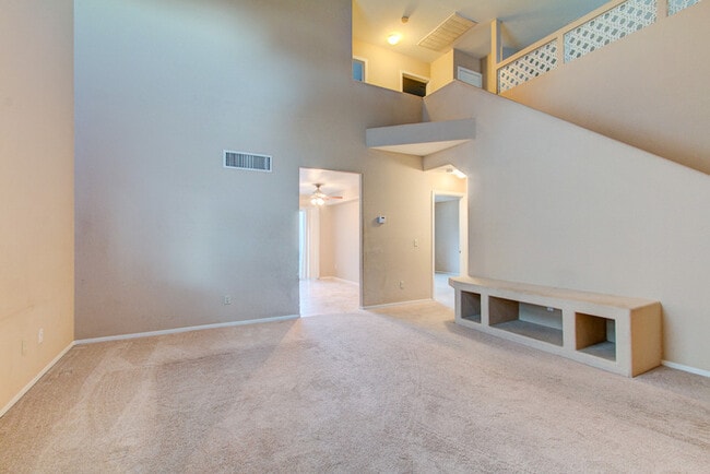 Building Photo - Charming 3-Bedroom Home with Spacious Back...