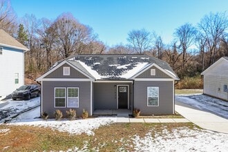 Building Photo - 1020 N Oakwood St