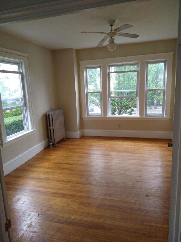 102 Fairbanks St Unit 1R, Worcester, MA 01610 Room for Rent in
