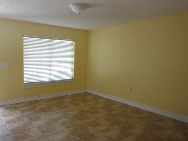 Building Photo - Stunning 4-bedroom Home for rent in Sandpo...