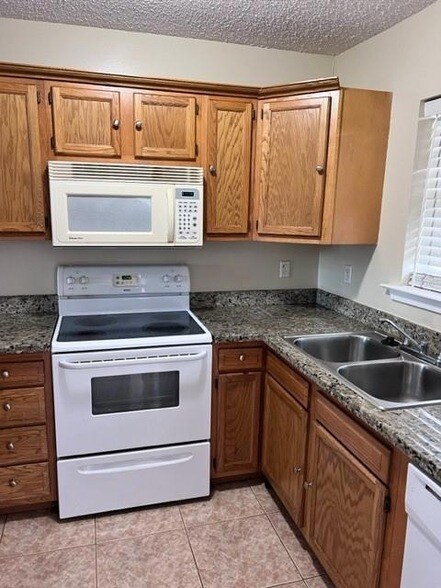 Building Photo - 325 Ormond Meadows Dr
