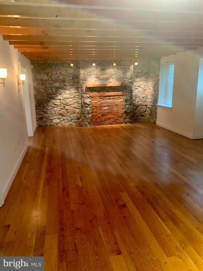 Foto del edificio - 172 Brecks Ln