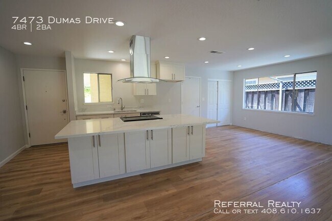 Foto del edificio - 7473 Dumas Dr