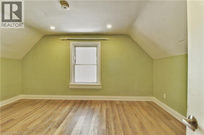 Photo du bâtiment - 1243 Langmuir Ave