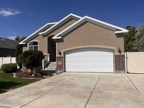 Building Photo - 801 North Devonshire Drive