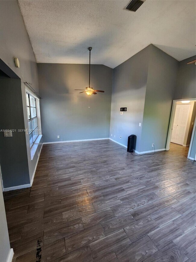 Foto del edificio - 7446 NW 34th St