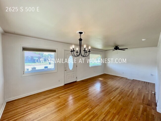 Building Photo - Fantastic 2 Bedroom Salt Lake Home! No Dep...