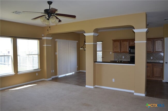 Building Photo - 200 Crowfoot Dr