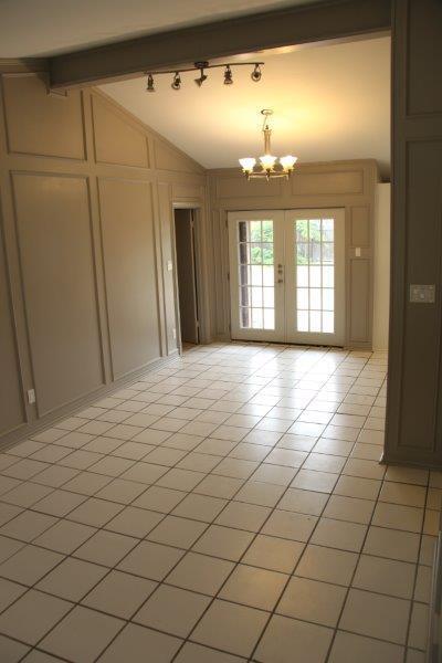 Building Photo - 800 Brentwood Ln
