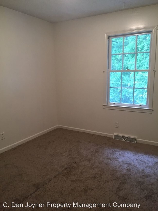 Building Photo - 108 Pine Creek Ct Ext