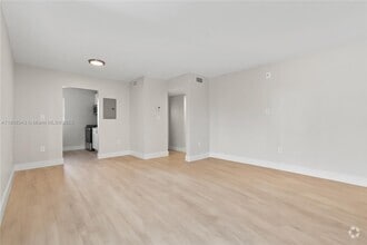 Building Photo - 1101 NE 80th St