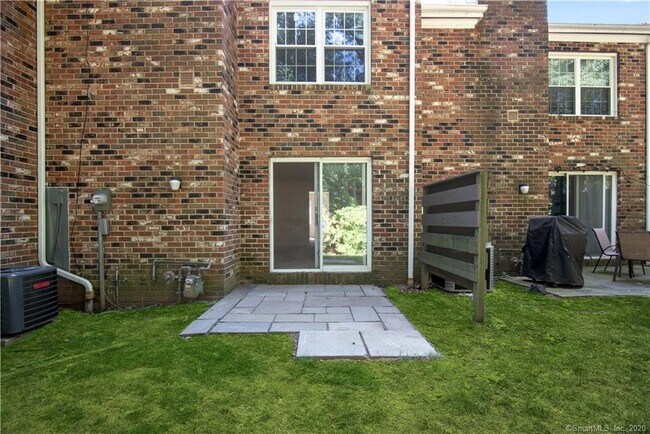 Building Photo - 81 Tunxis Vlg