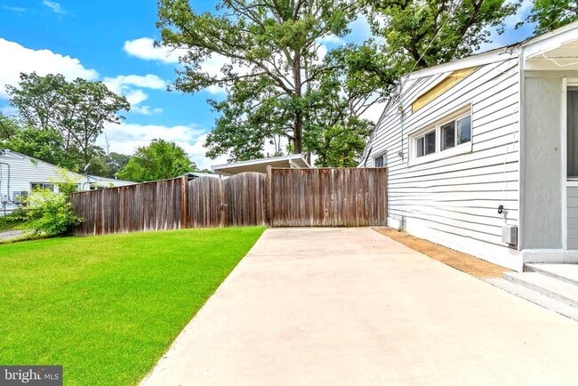 Building Photo - 1002 Londonderry Dr