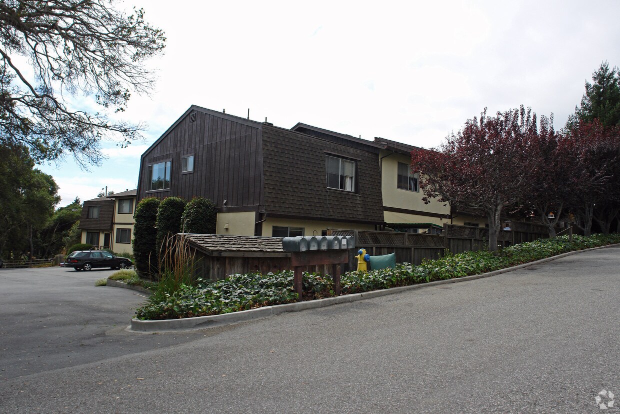 Primary Photo - 101 Douglas Dr