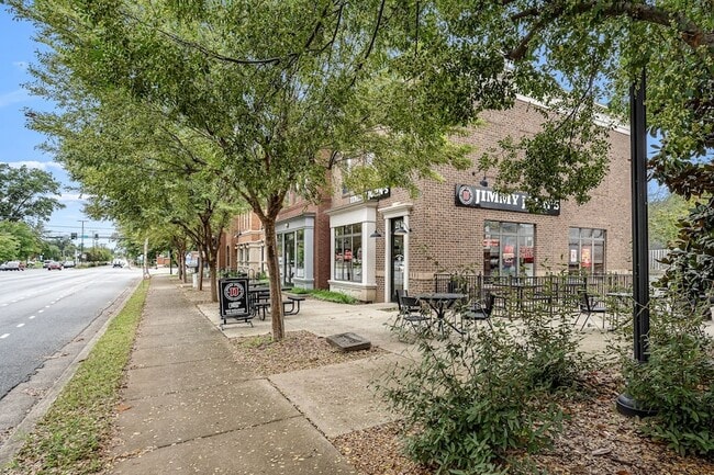 Foto del edificio - 2118 Middle Tennessee Blvd