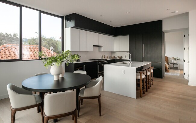 Foto del edificio - 1264 N Harper Ave