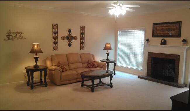 Foto del edificio - 813 Halstead Ct SE