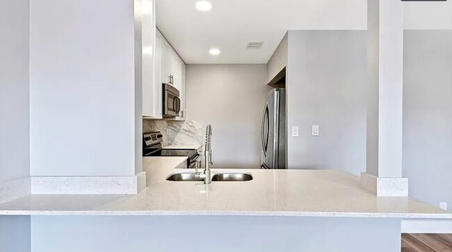 Foto del edificio - 10055 Winding Lake Rd