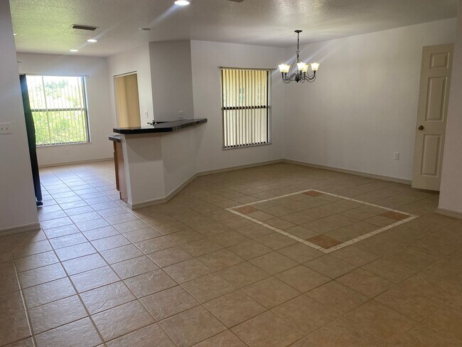 Foto del edificio - AVAILABLE NOW! 3/2.5 Townhouse