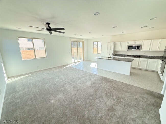 Foto del edificio - 2327 E Ponder Ave.