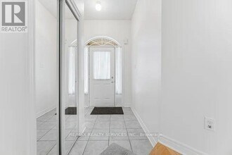 Building Photo - 4 Rocky Point Crescent