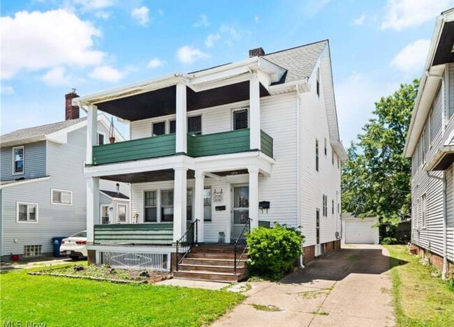 Building Photo - 2132 Clarence Ave