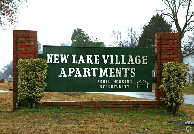 Foto del edificio - New Lake Village Apartments